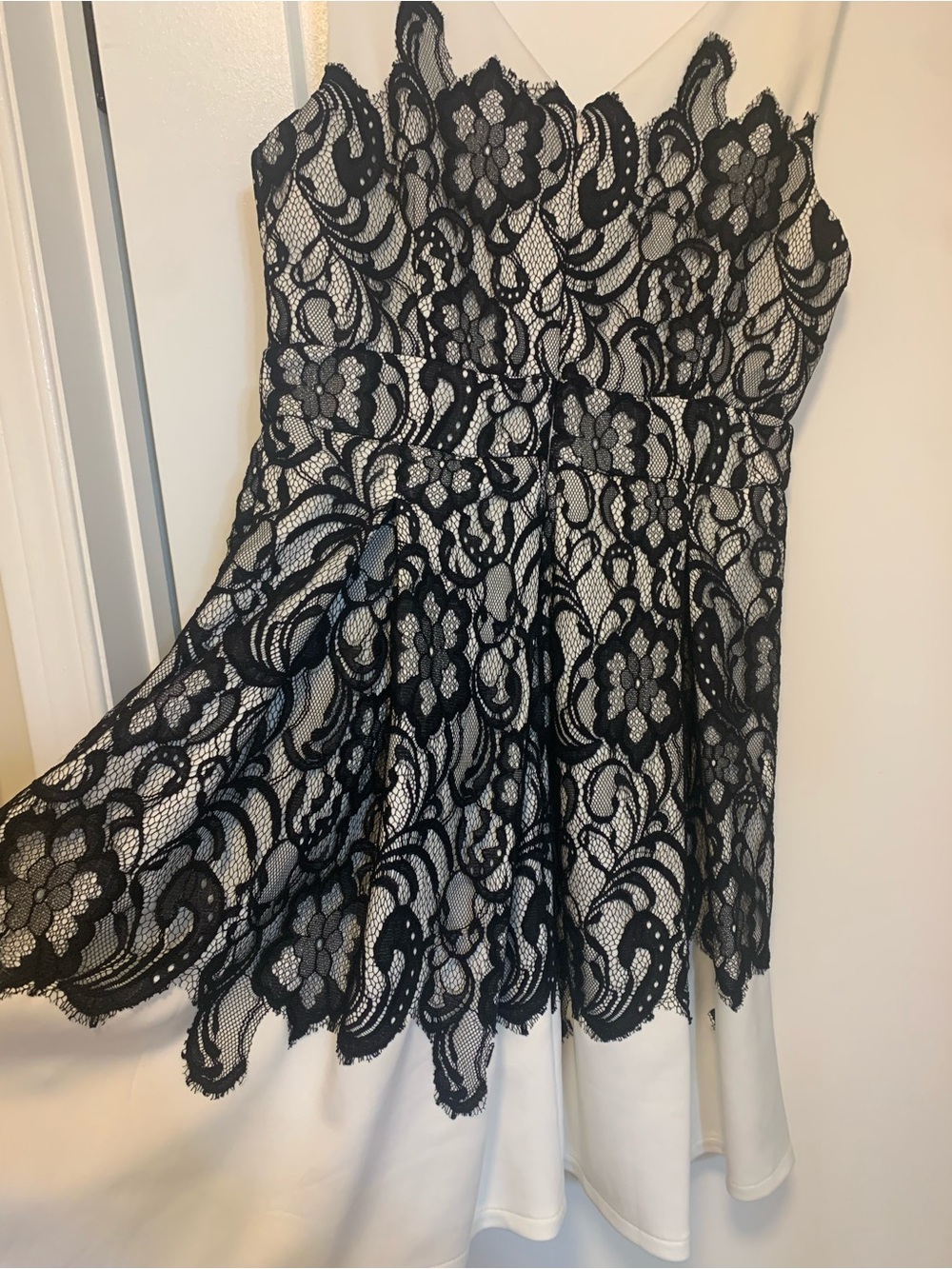 le chateau Medium White Dress with Black Lace Overlay - Picture 3 of 6